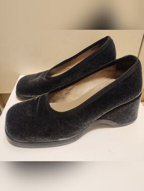 Y2K Mint MNG Mango Black Velvet Square Toe Wedge Heel Pumps sz. 7/37 Spain